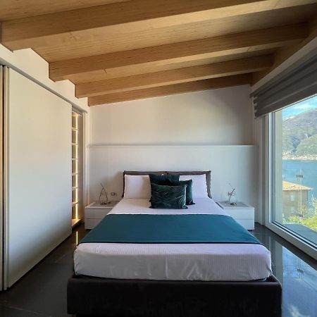 Luxury Lakefront Penthouse Lezzeno Bagian luar foto
