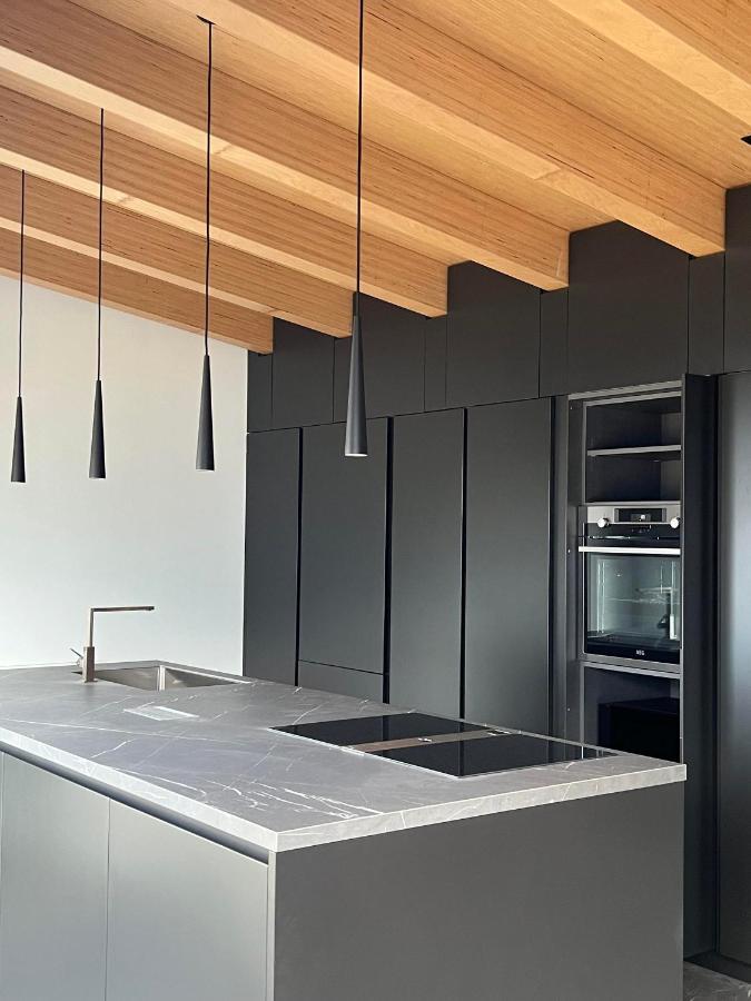 Luxury Lakefront Penthouse Lezzeno Bagian luar foto