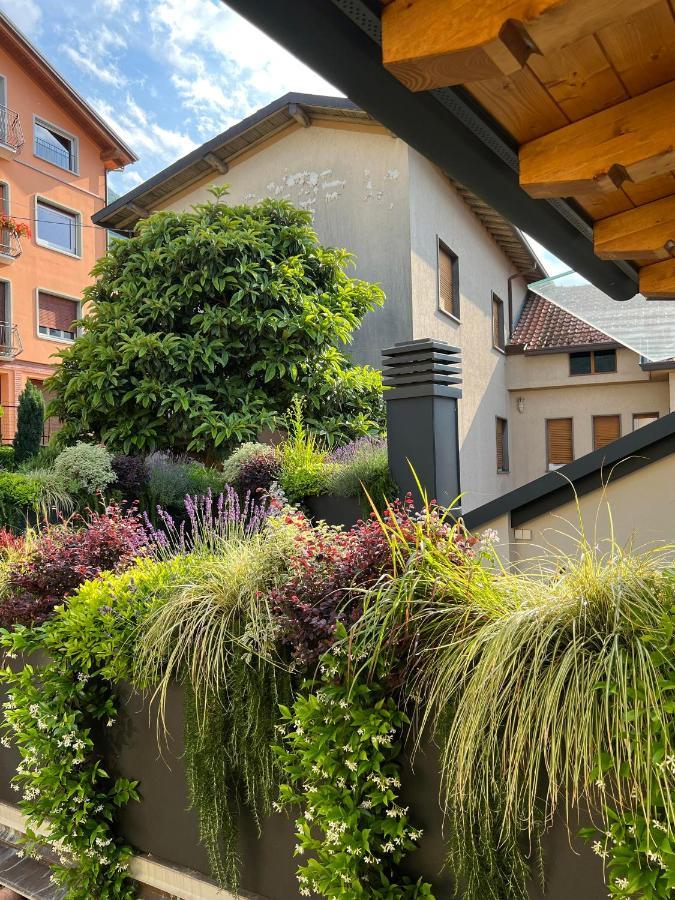 Luxury Lakefront Penthouse Lezzeno Bagian luar foto