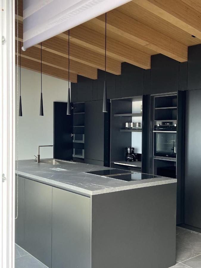 Luxury Lakefront Penthouse Lezzeno Bagian luar foto