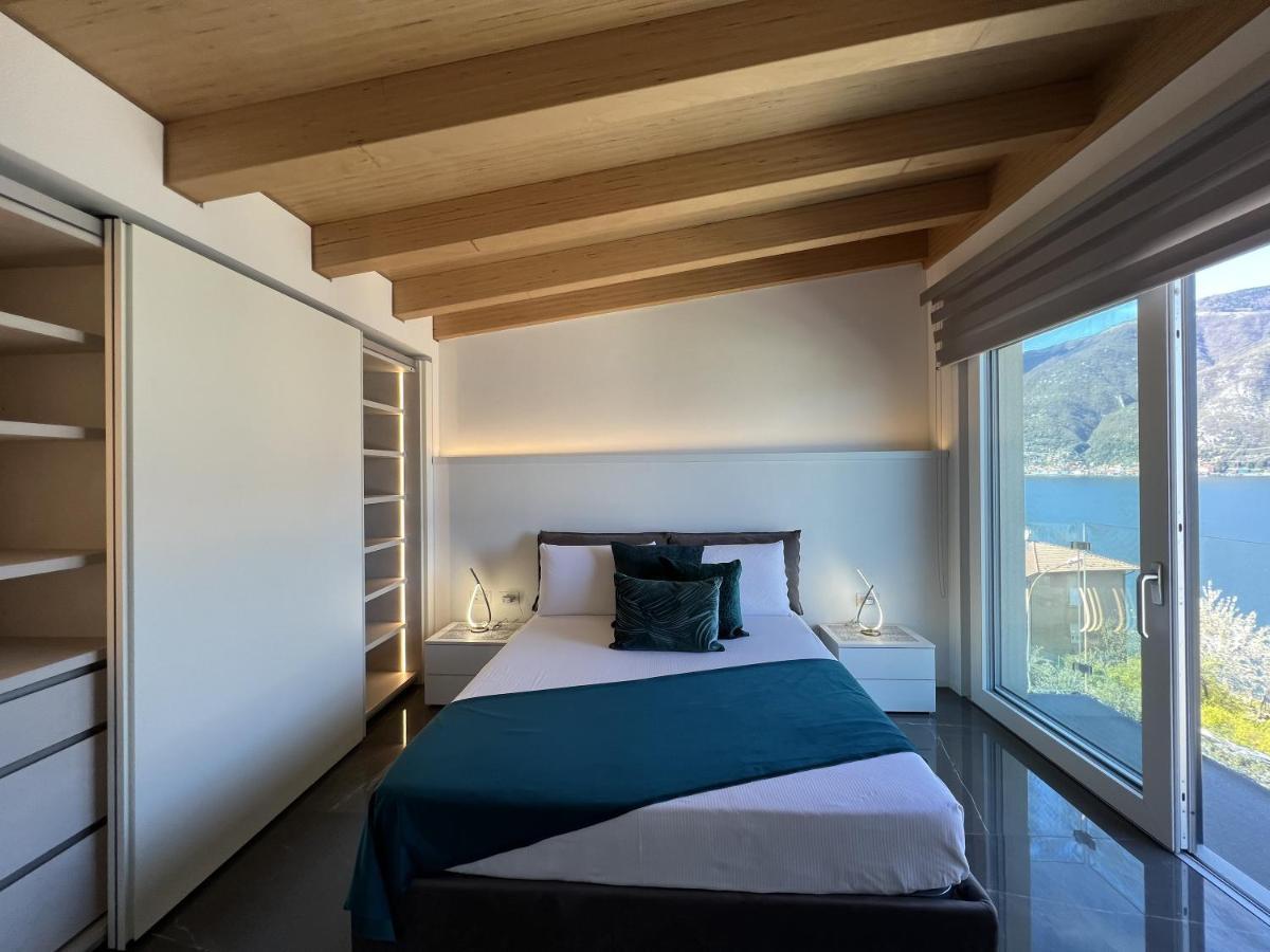 Luxury Lakefront Penthouse Lezzeno Bagian luar foto